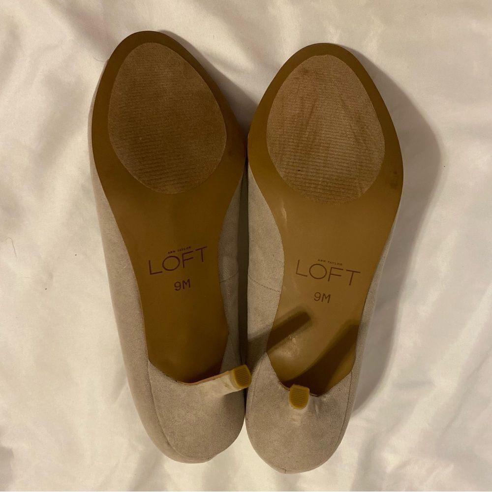 LOFT Vegan Faux Suede Peep Toe Pumps Sz 9 excellent condition. Comfortable shoe - Picture 12 of 16